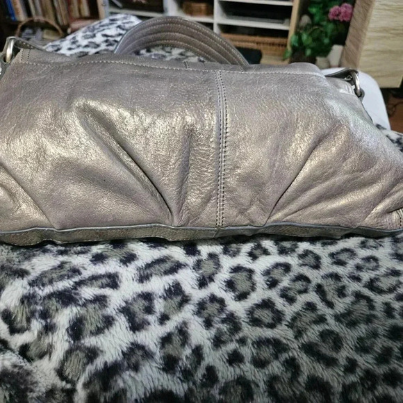 Hayden Harnett | Georgous Leather Iridescent  Greige Baguette Shoulder Bag - Picture 7 of 17